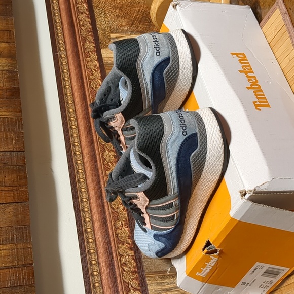 Sneakers - Picture 4 of 4